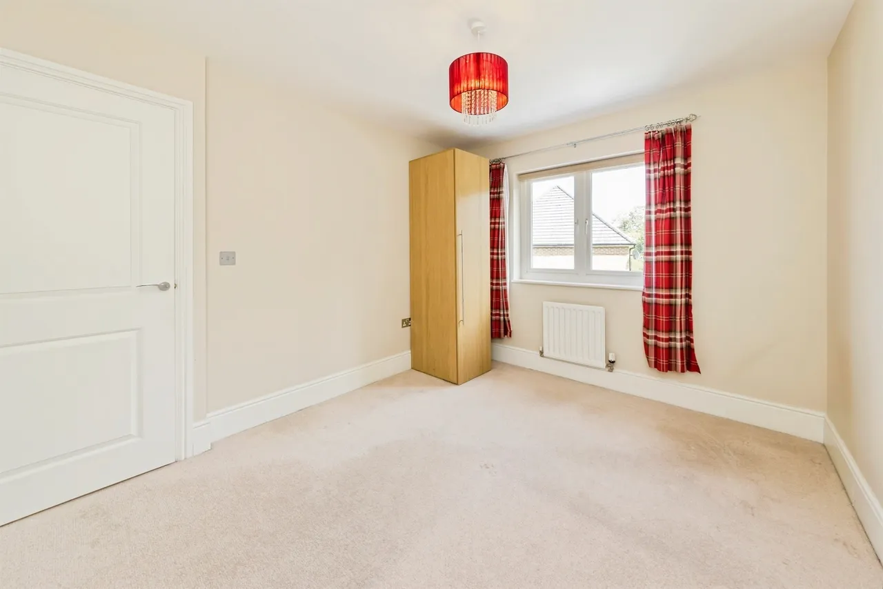 The Furrows, Crawley Down, RH10, photo 14