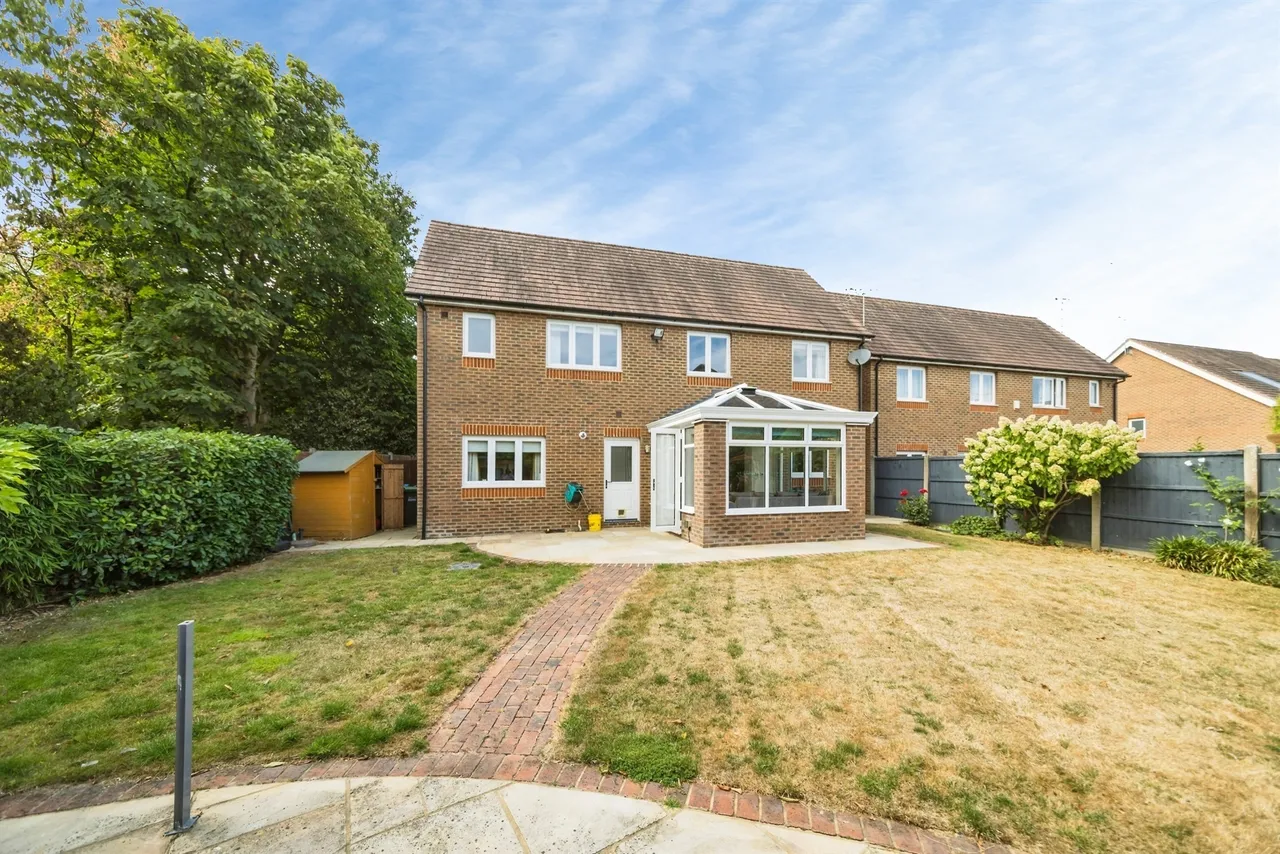 The Furrows, Crawley Down, RH10, photo 3