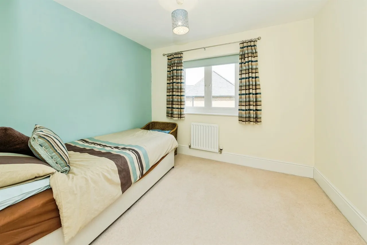 The Furrows, Crawley Down, RH10, photo 12