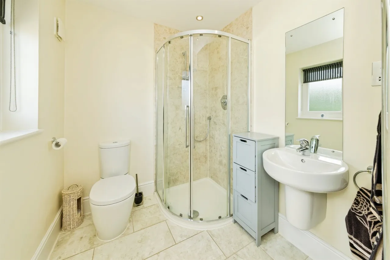 The Furrows, Crawley Down, RH10, photo 17