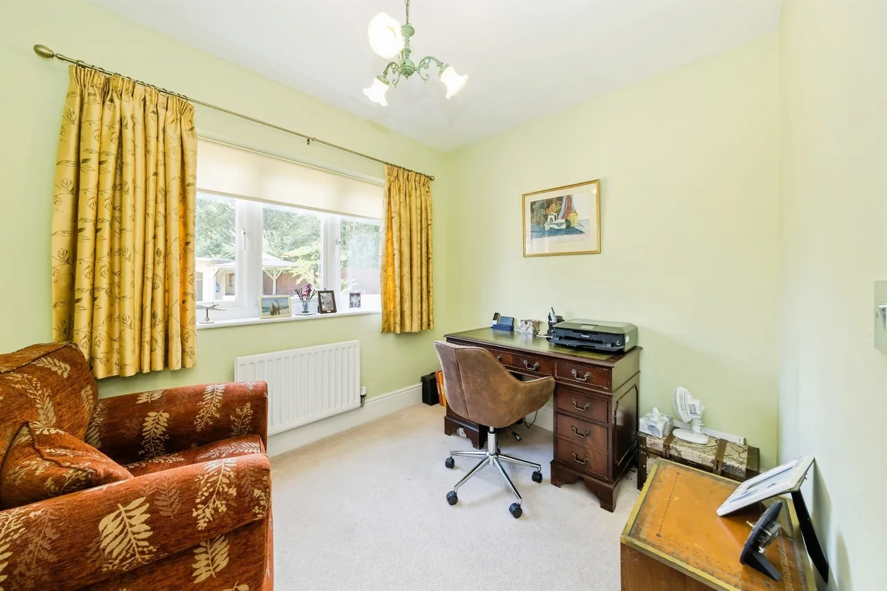 The Furrows, Crawley Down, RH10, photo 7