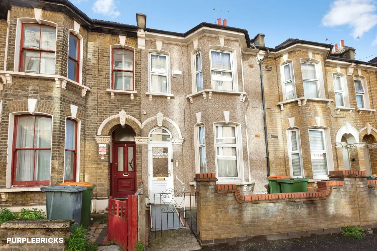3 bed house for sale, Grove Crescent Road, London, E15