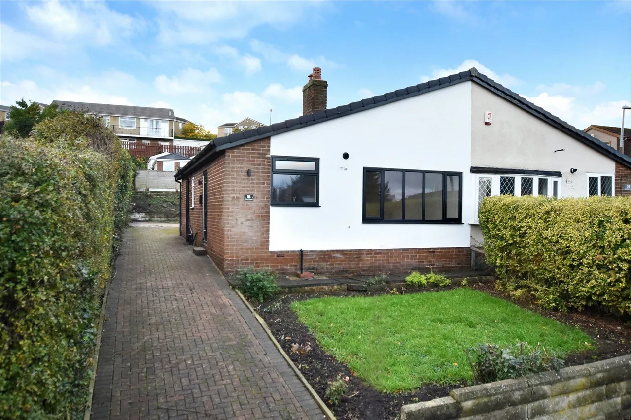2 bed house for sale, Horner Crescent, Batley, WF17