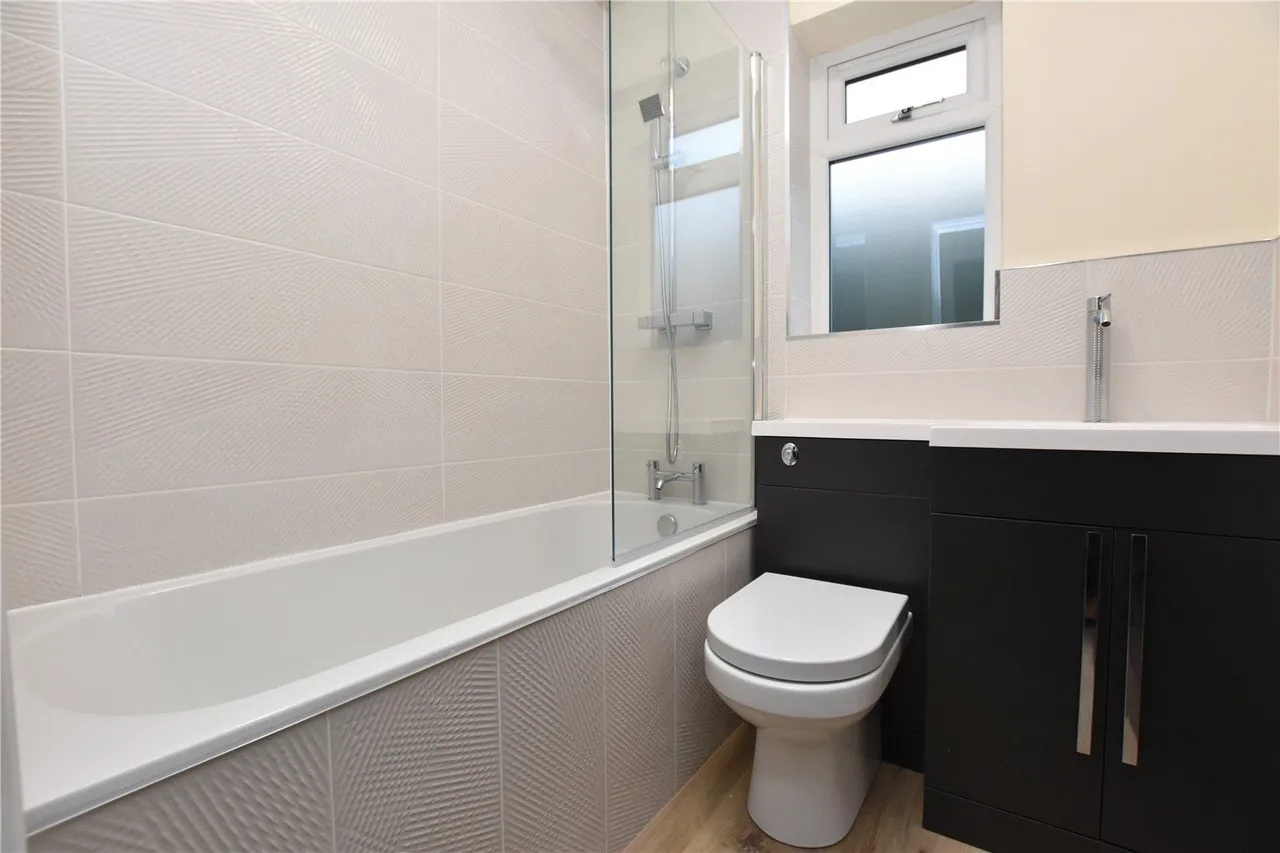 Horner Crescent, Batley, WF17, photo 7