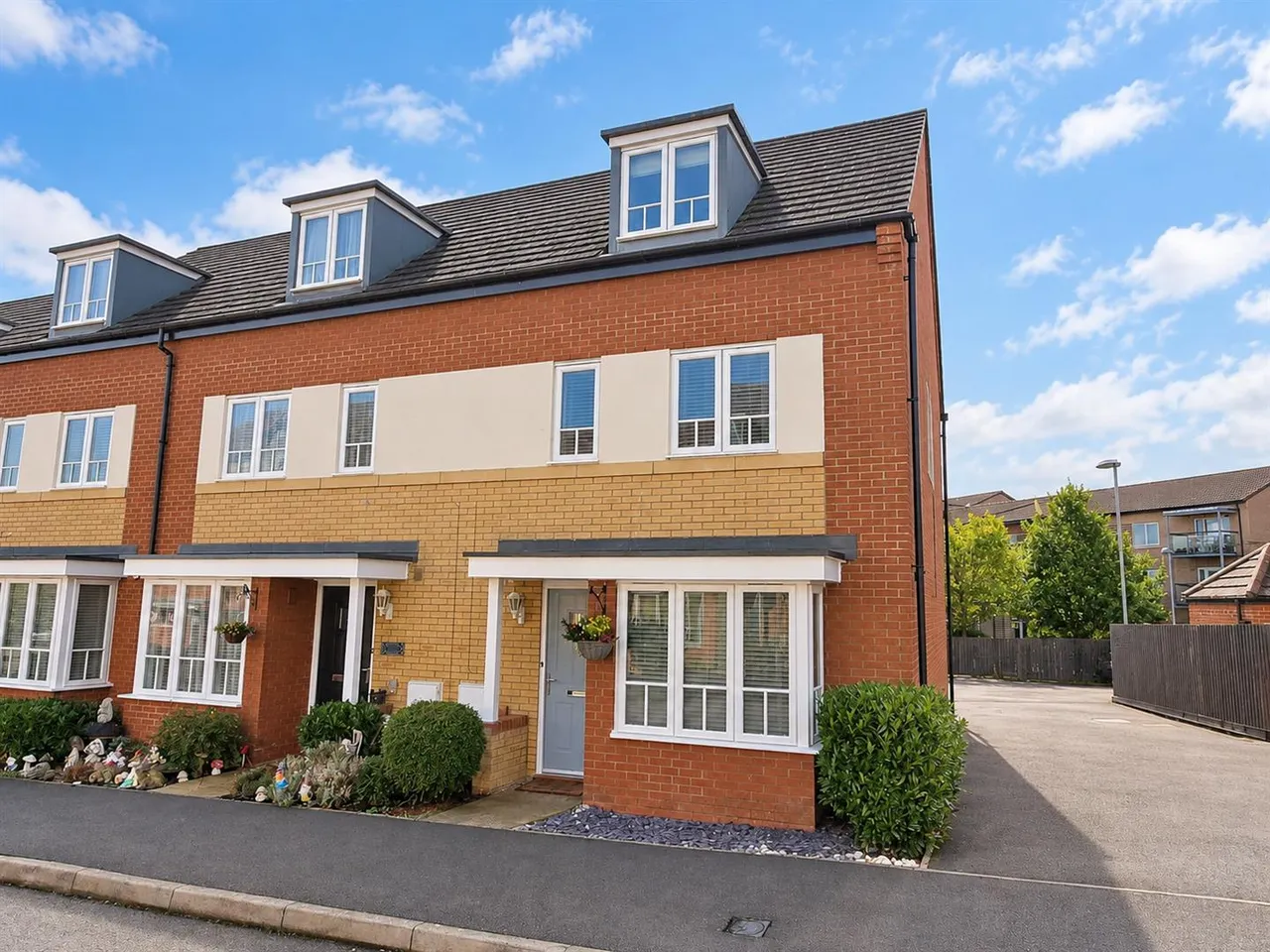 4 bed house for sale, Sakura Walk, Willen Park