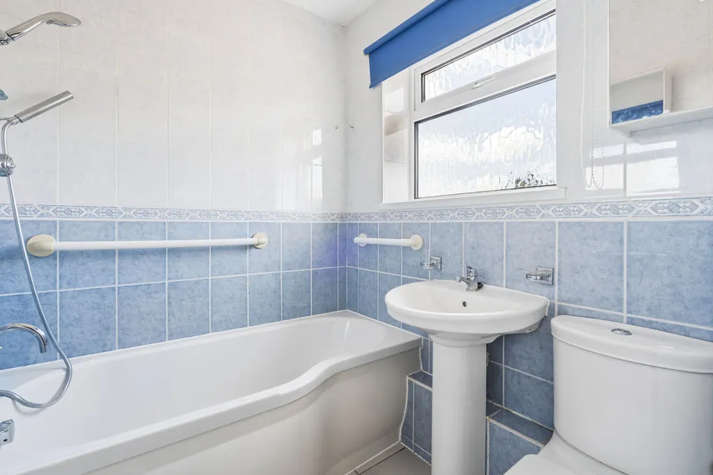 East Ridge, Bourne End, SL8, photo 13