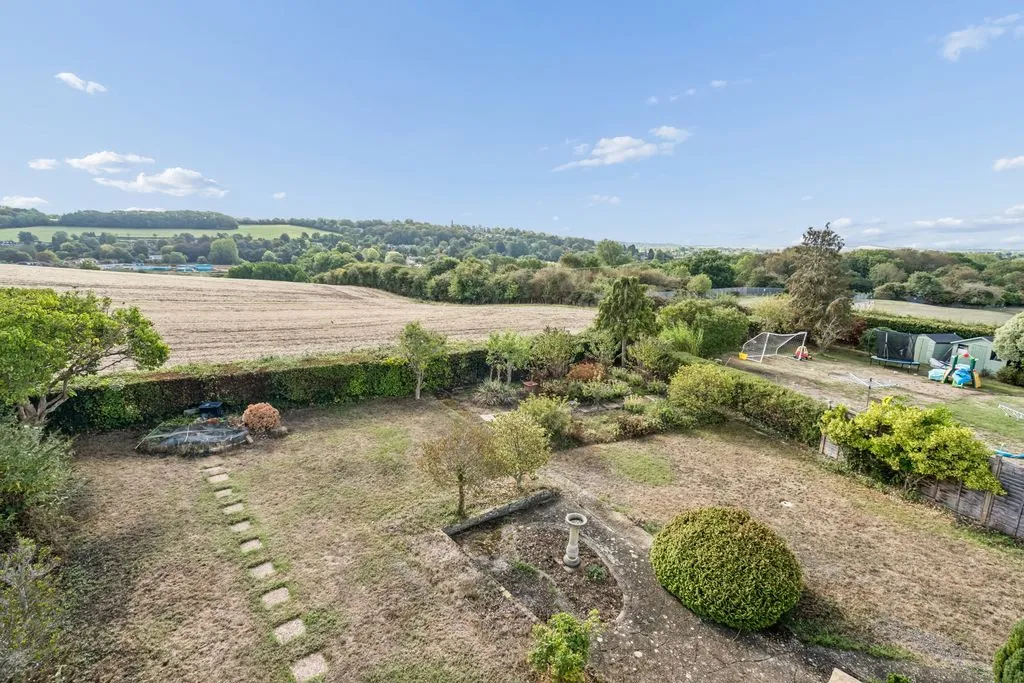 East Ridge, Bourne End, SL8, photo 2