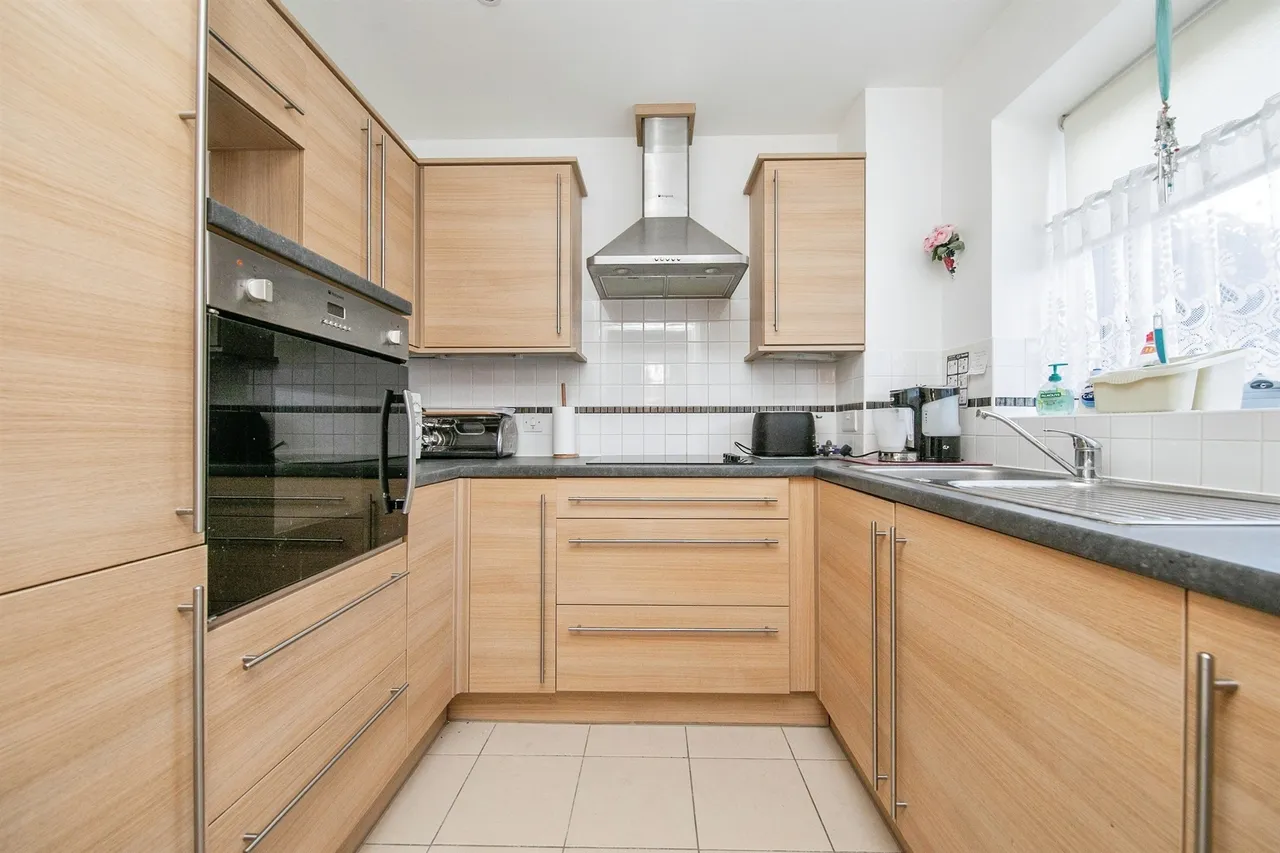 Carnarvon Road, Clacton-On-Sea, photo 4