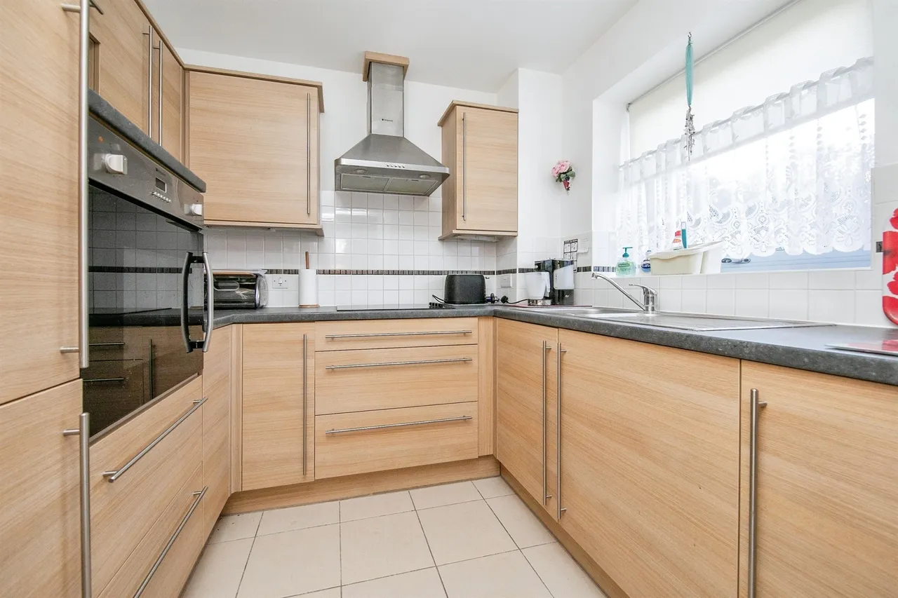 Carnarvon Road, Clacton-On-Sea, photo 6