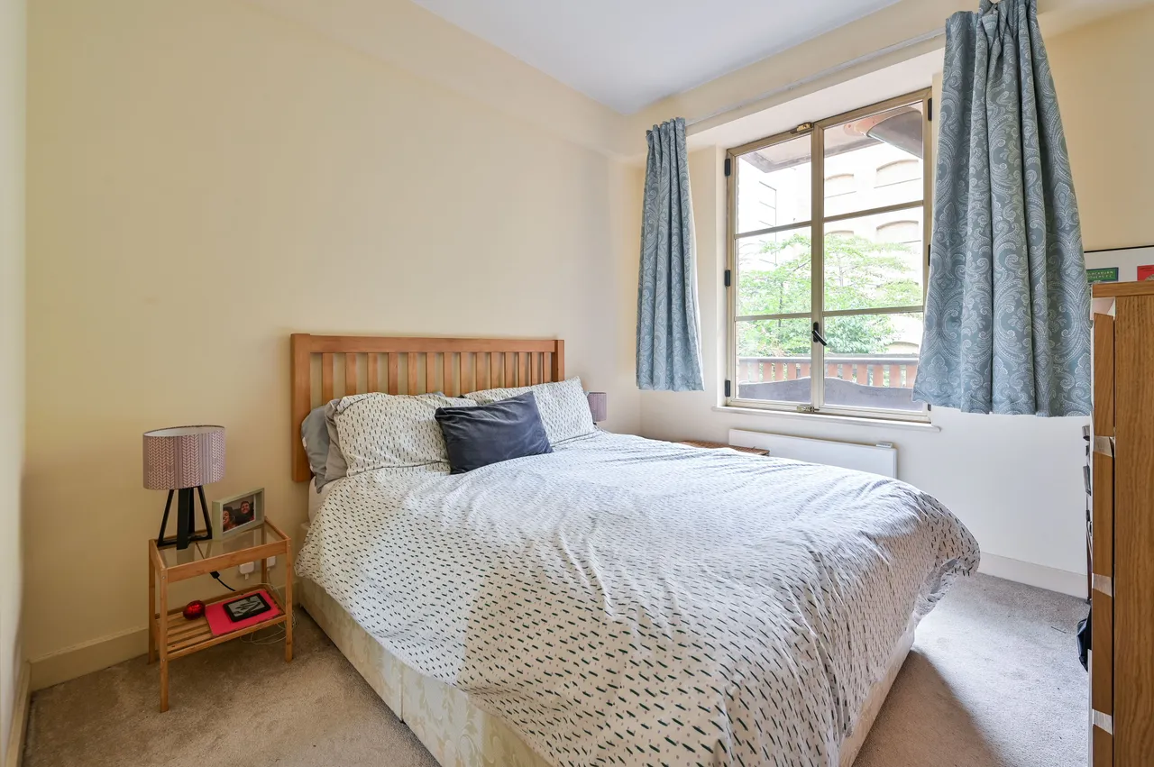 Flat 200 The Circle, Queen Elizabeth Street, London, photo 7