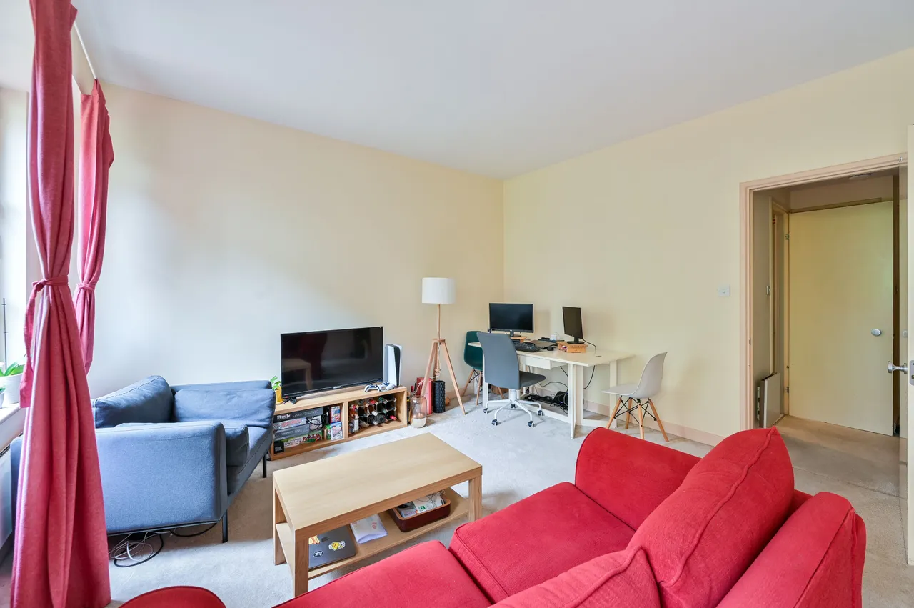 Flat 200 The Circle, Queen Elizabeth Street, London, photo 2