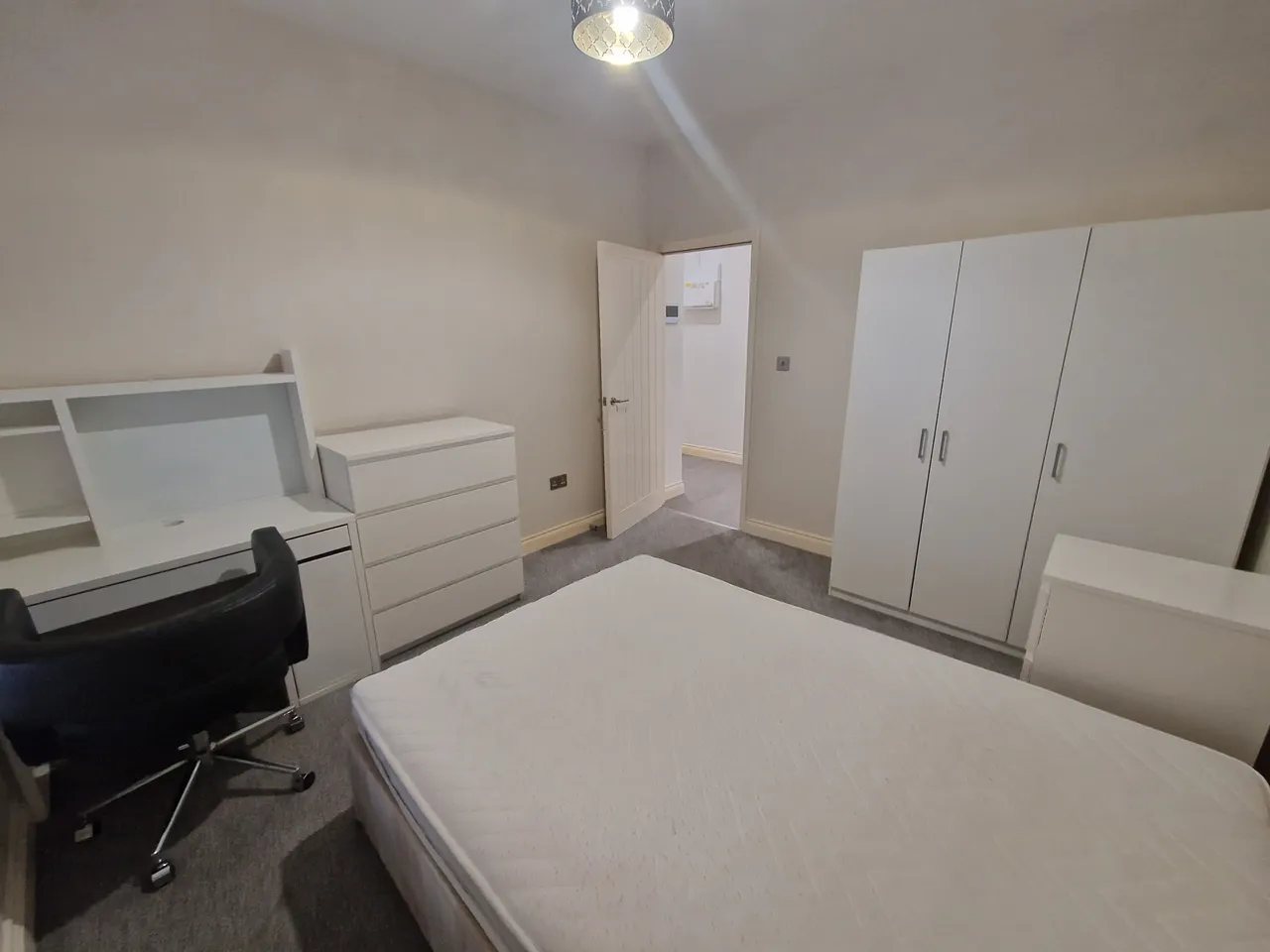 Hatters Court, LU1, photo 6