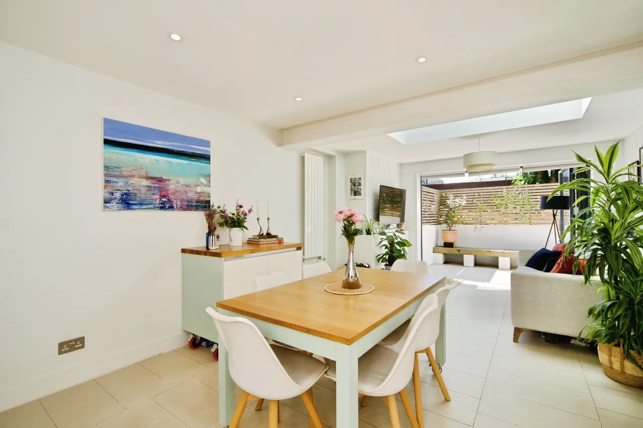 2 bed flat for sale, Sumatra Road, London, NW6