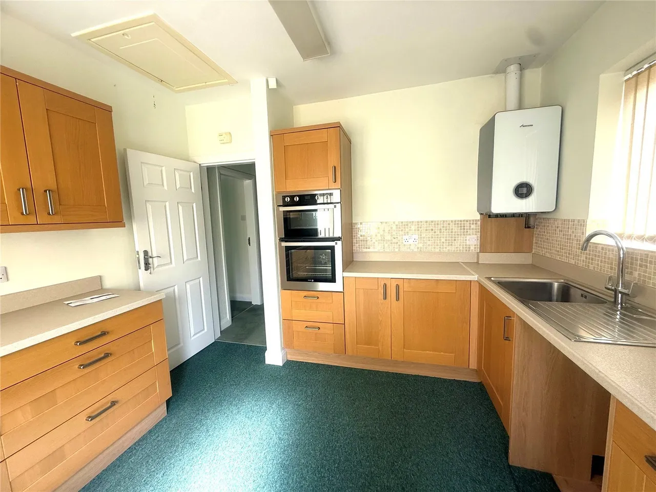 Glendale Drive, Darlington, Durham, DL3, photo 2