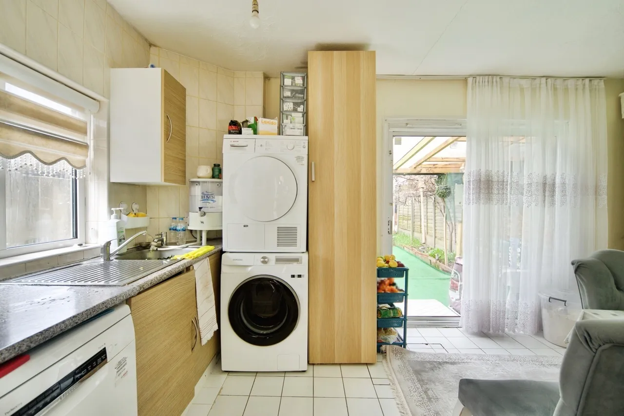 Crest Drive, Enfield, EN3, photo 16