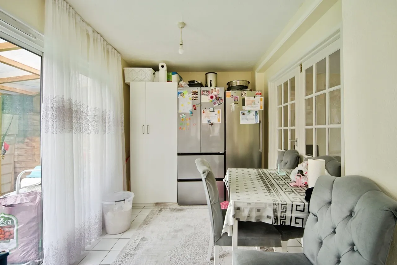 Crest Drive, Enfield, EN3, photo 17
