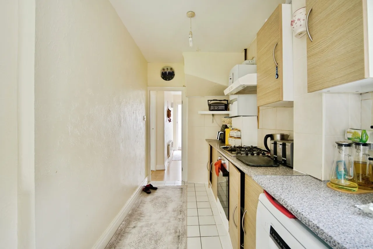 Crest Drive, Enfield, EN3, photo 15
