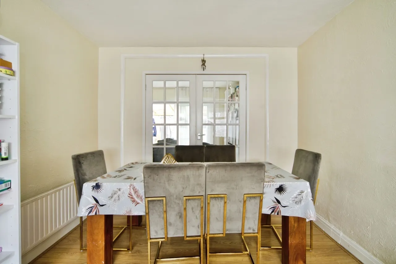 Crest Drive, Enfield, EN3, photo 14