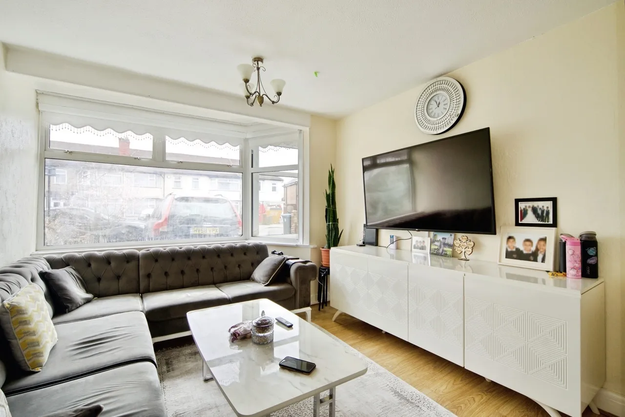 Crest Drive, Enfield, EN3, photo 2