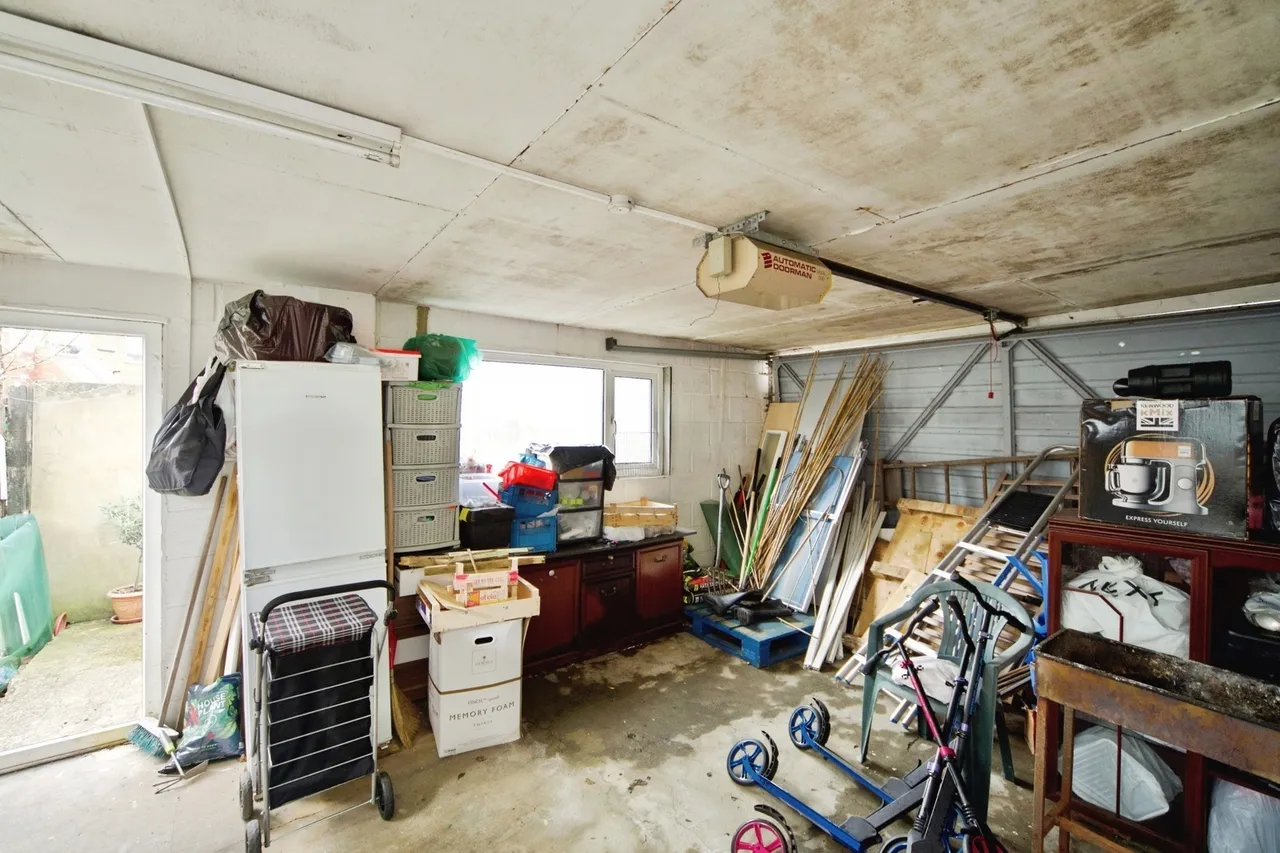 Crest Drive, Enfield, EN3, photo 10