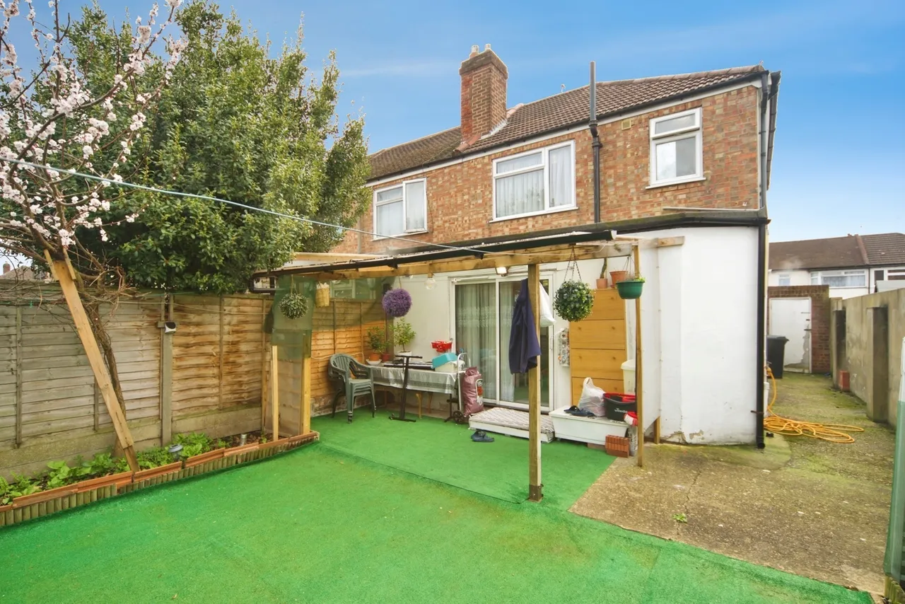 Crest Drive, Enfield, EN3, photo 12