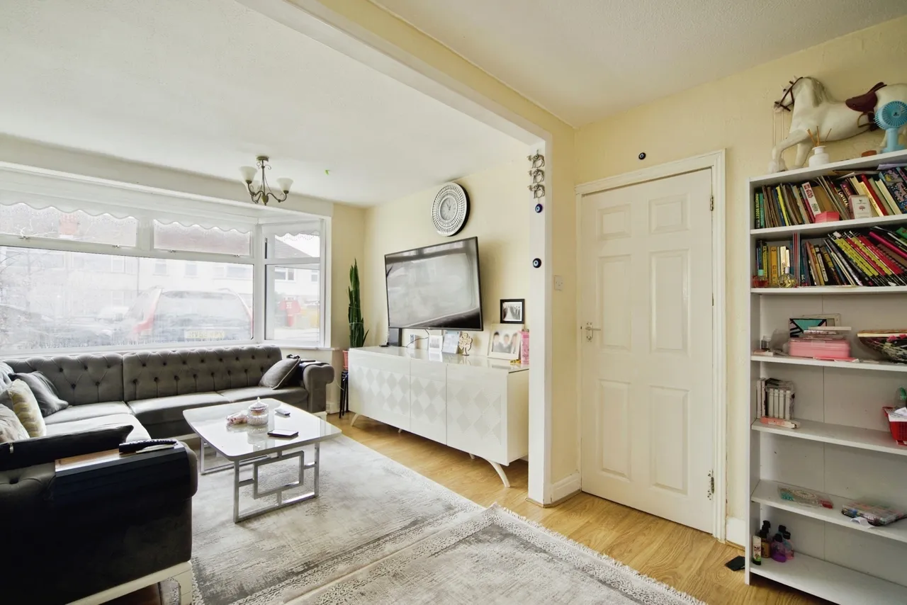 Crest Drive, Enfield, EN3, photo 13
