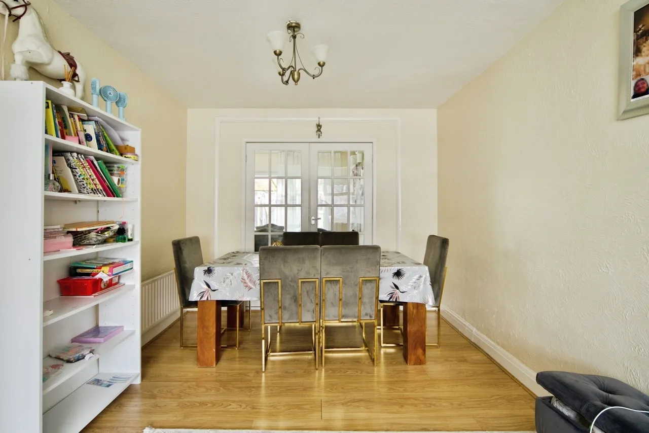 Crest Drive, Enfield, EN3, photo 3