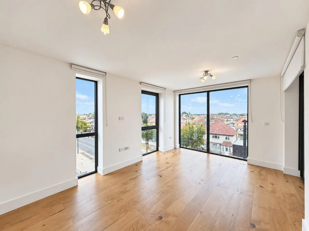 Staines Road, Hounslow, TW4, photo 2