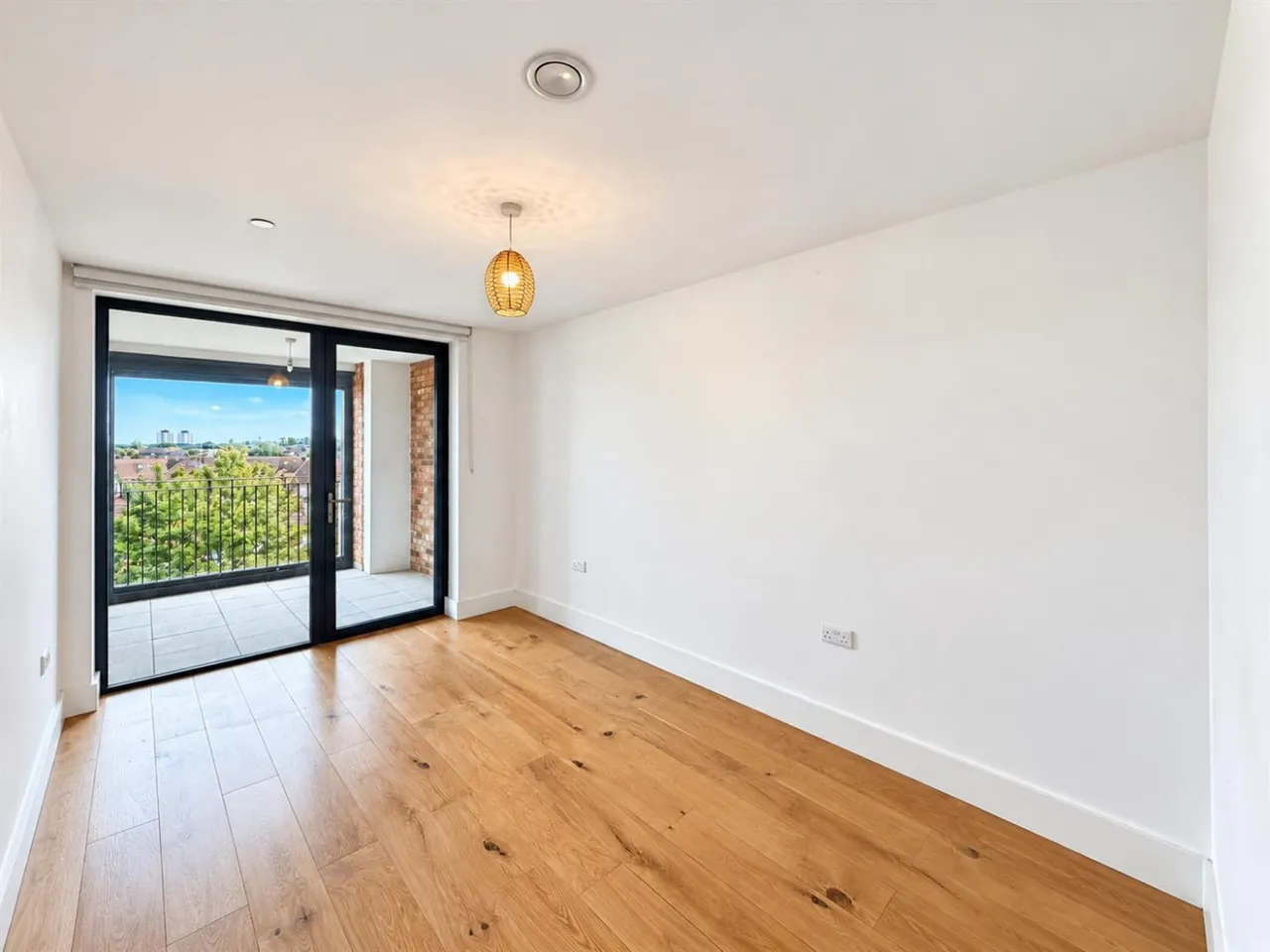 Staines Road, Hounslow, TW4, photo 3