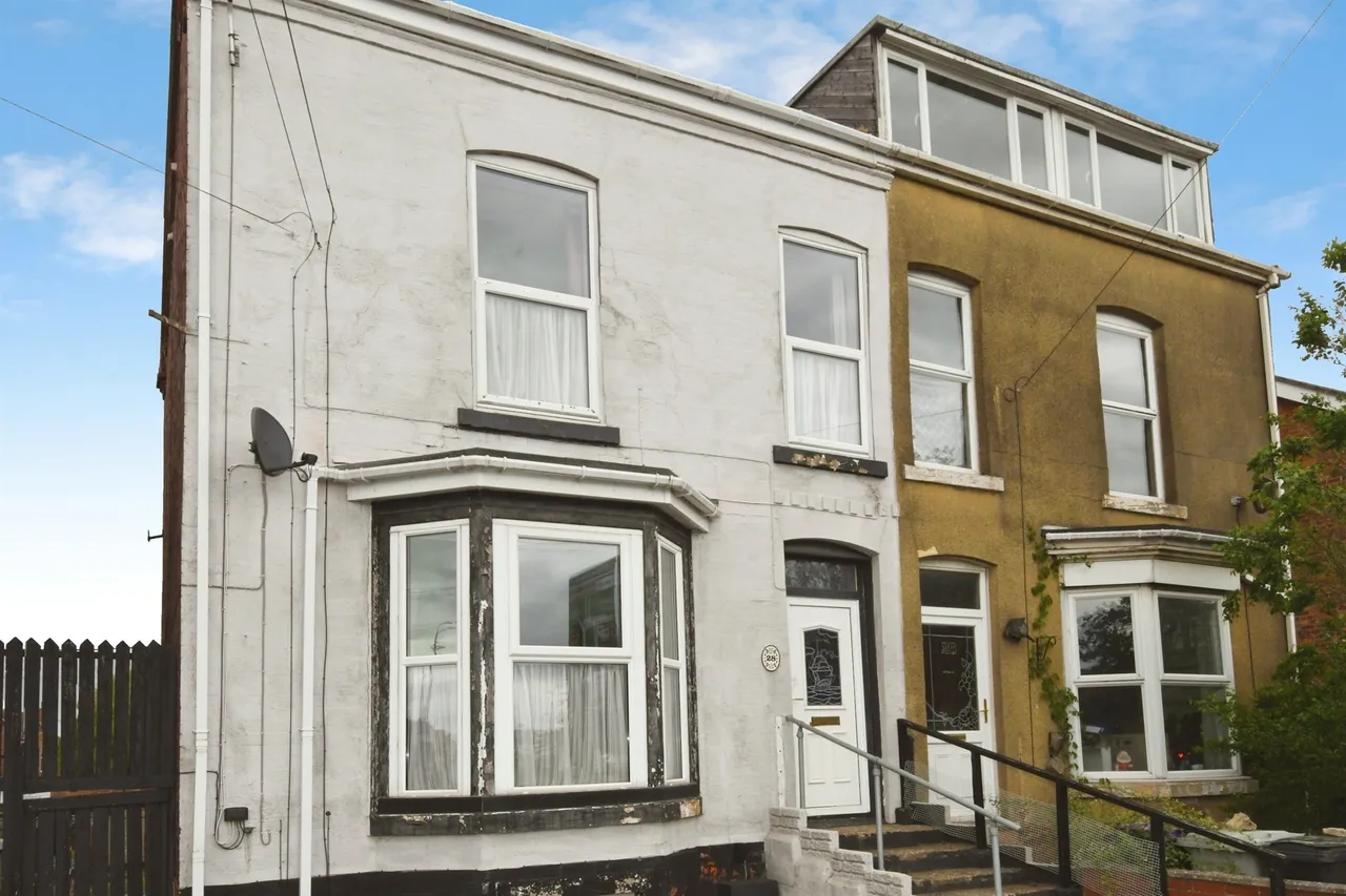 5 bed house for sale — Wainfleet Road, Skegness