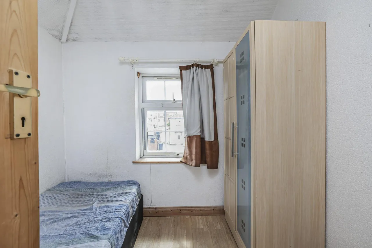 Carlyle Avenue, Southall, UB1, photo 15