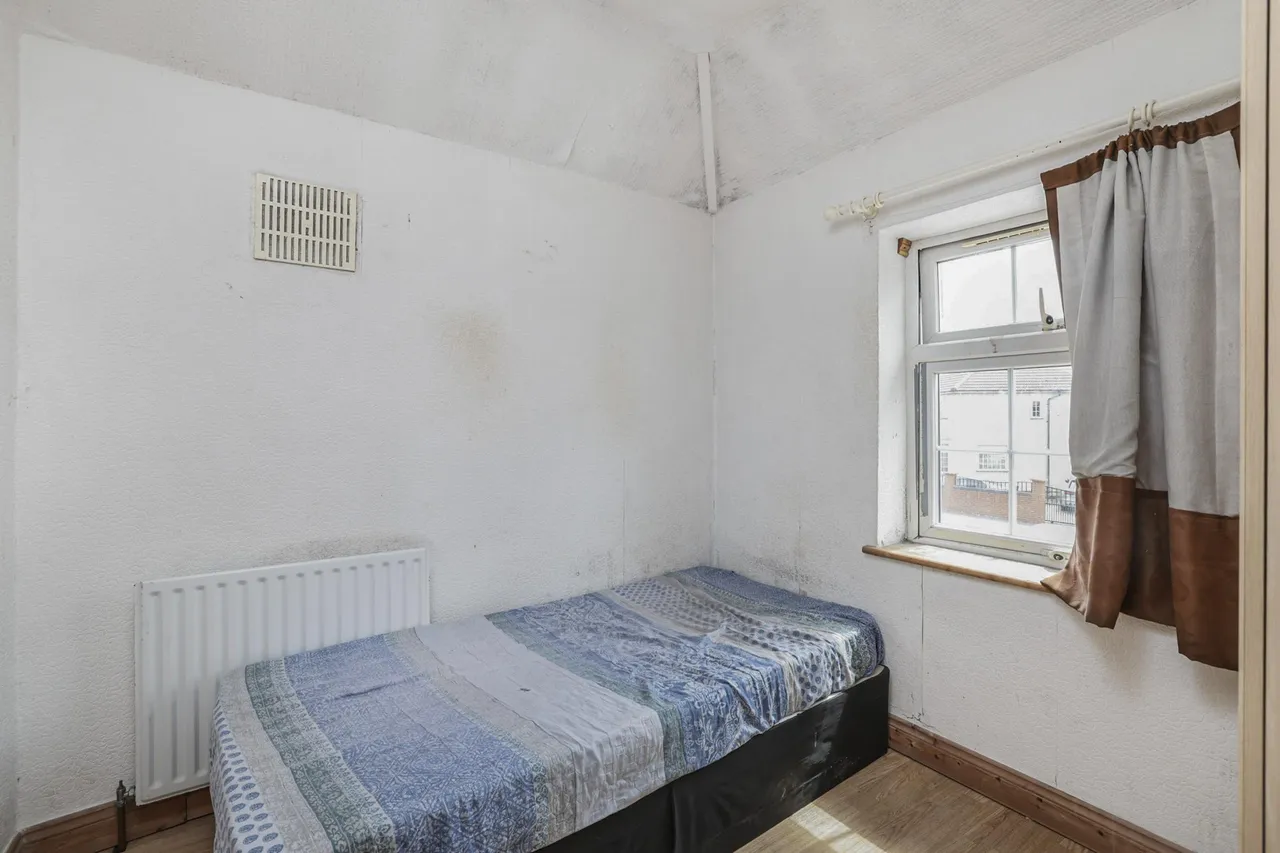 Carlyle Avenue, Southall, UB1, photo 14
