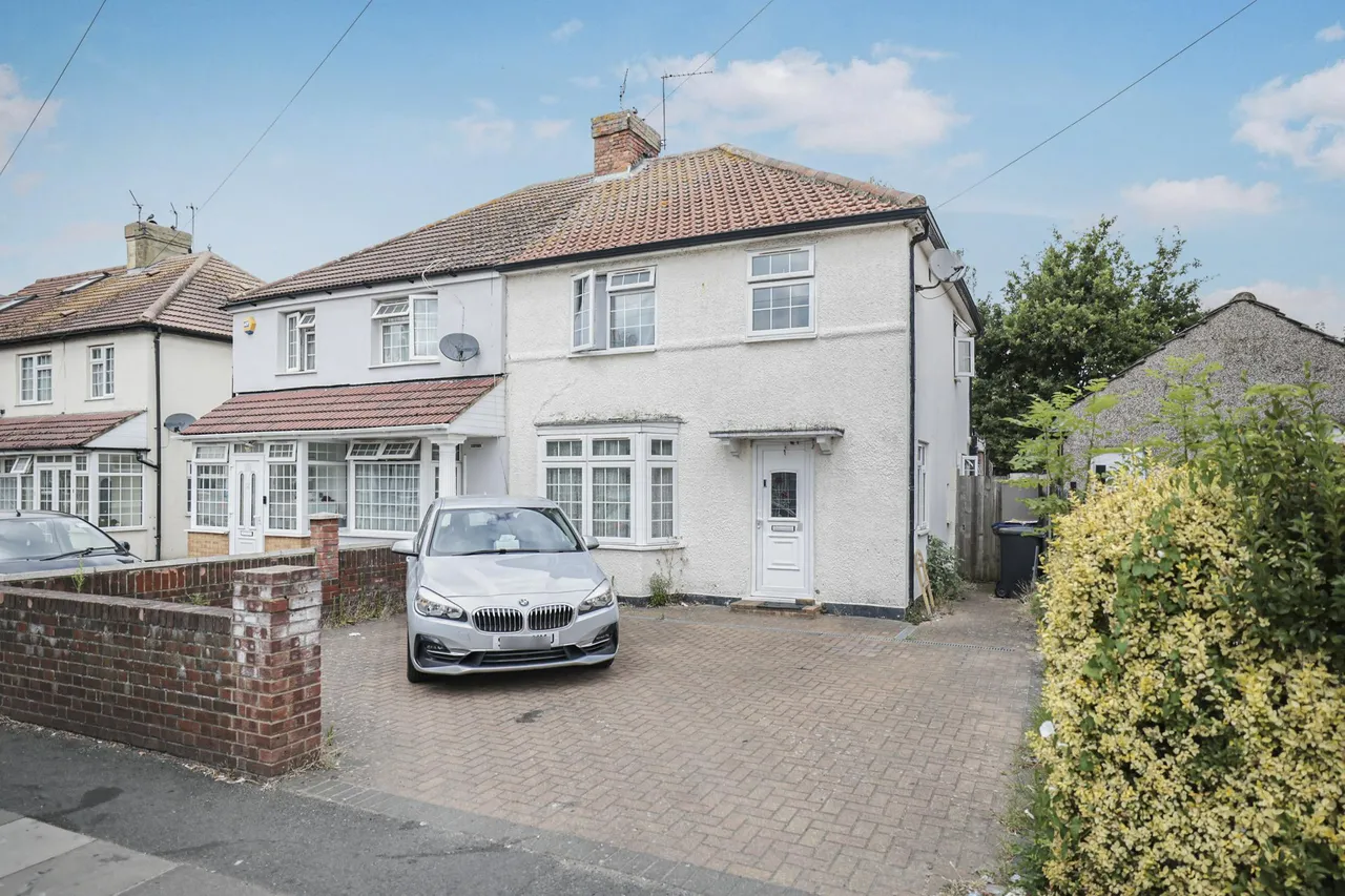 3 bed house for sale, Carlyle Avenue, Southall, UB1