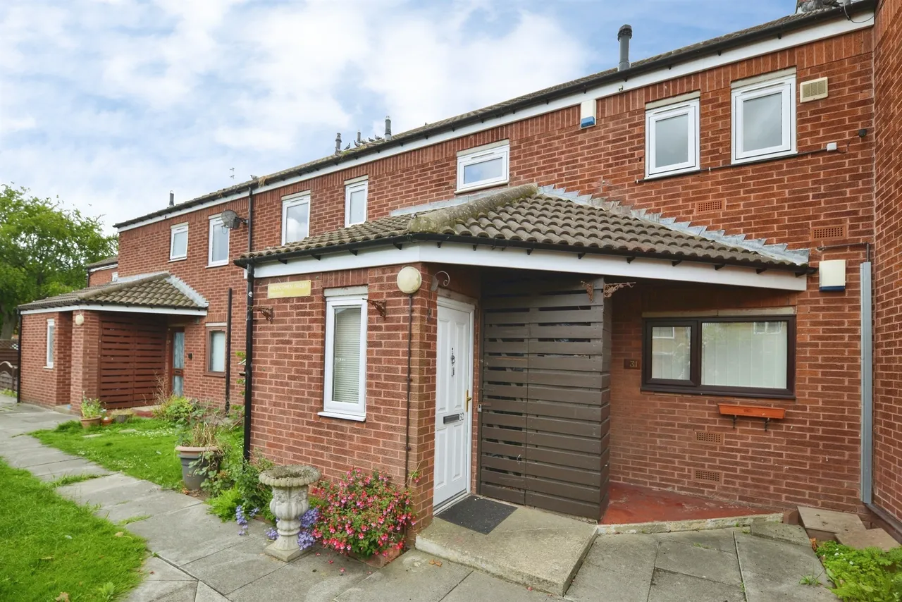 2 bed flat for sale — Newcomen Green, Middlesbrough