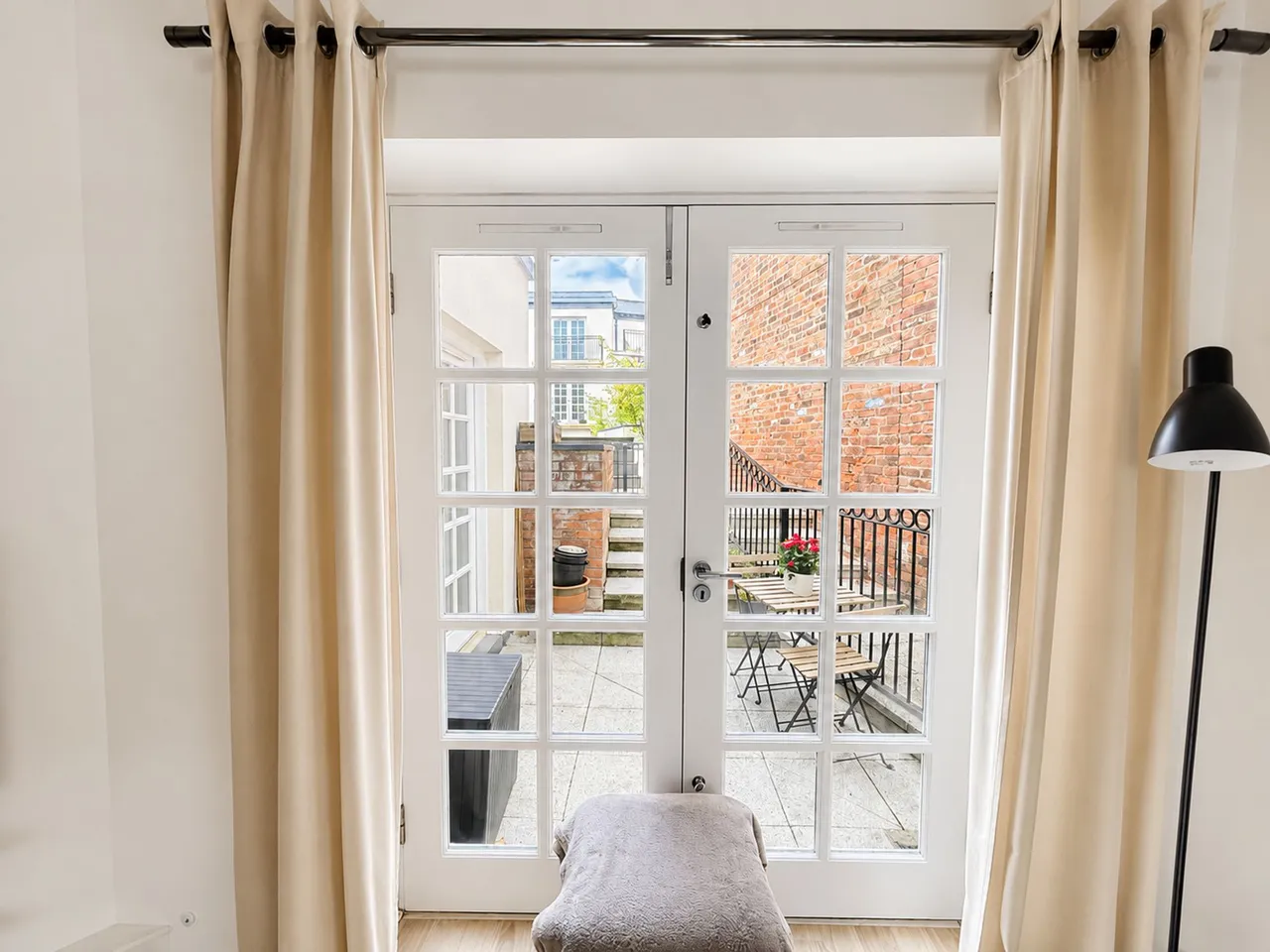 Royles Square, Alderley Edge, photo 9