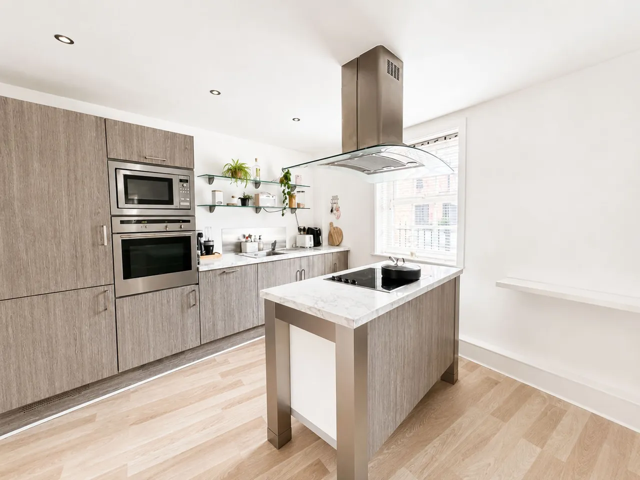 Royles Square, Alderley Edge, photo 6