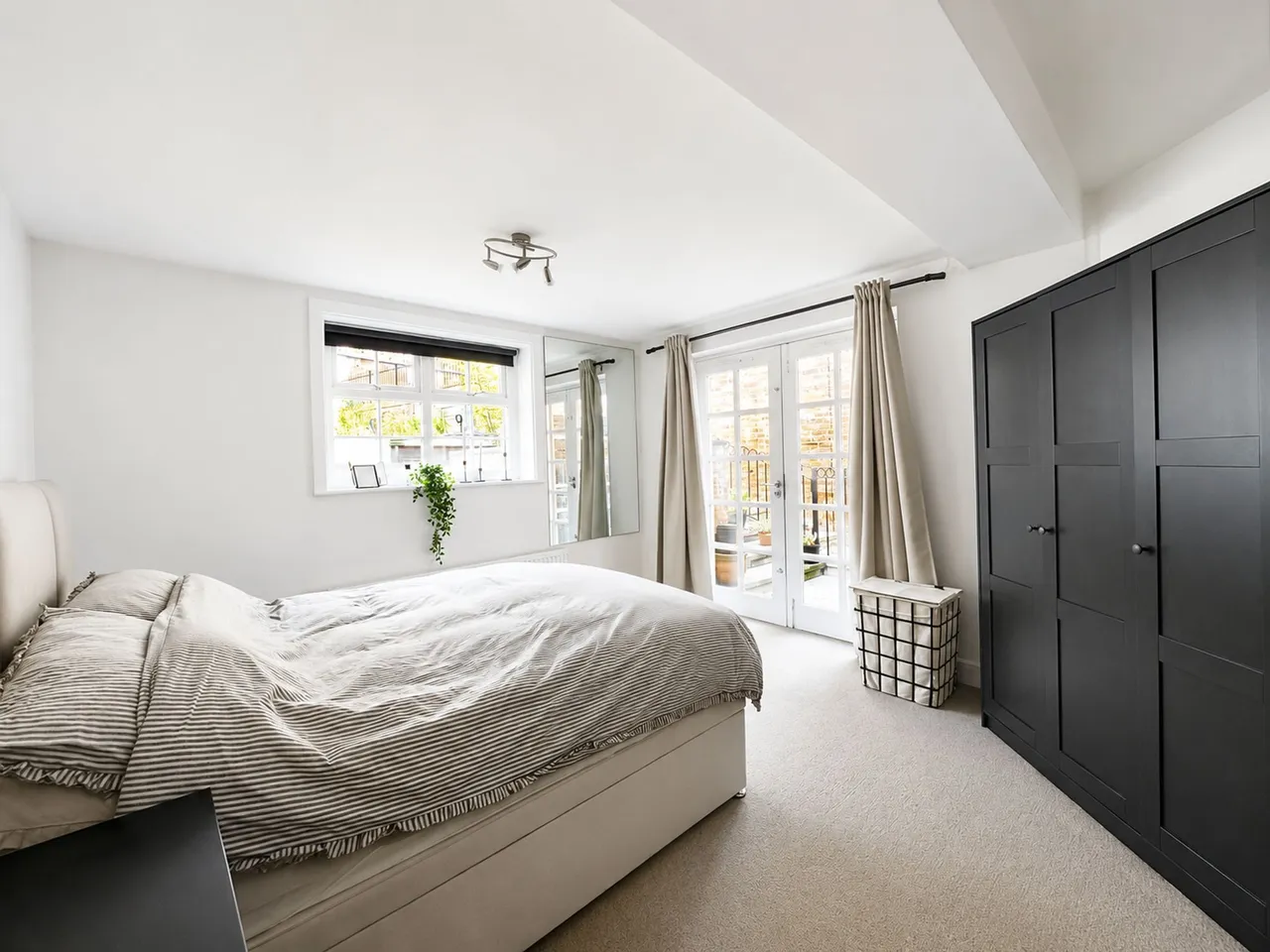 Royles Square, Alderley Edge, photo 7