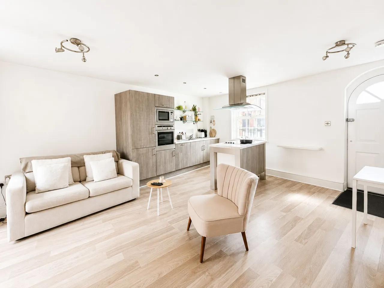 Royles Square, Alderley Edge, photo 4