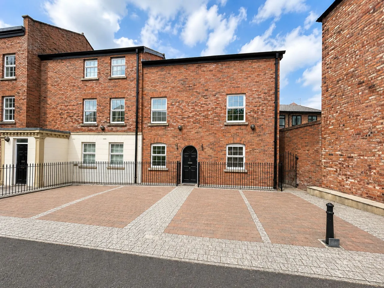 1 bed flat for sale, Royles Square, Alderley Edge