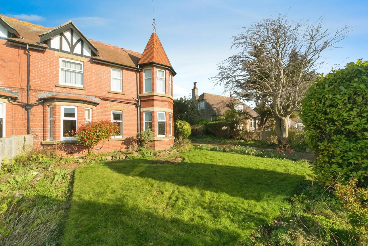 4 bed house for sale, Albert Drive, Deganwy, LL31