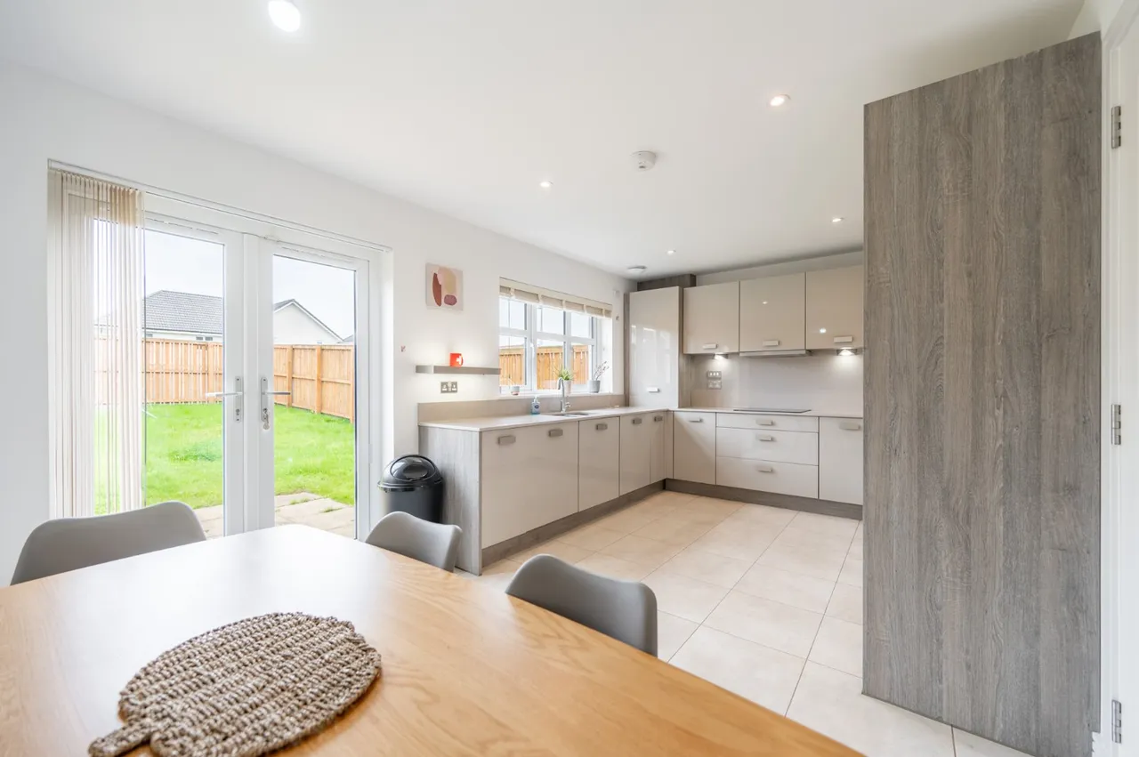 Raeside Grove, Newton Mearns, G77, photo 6