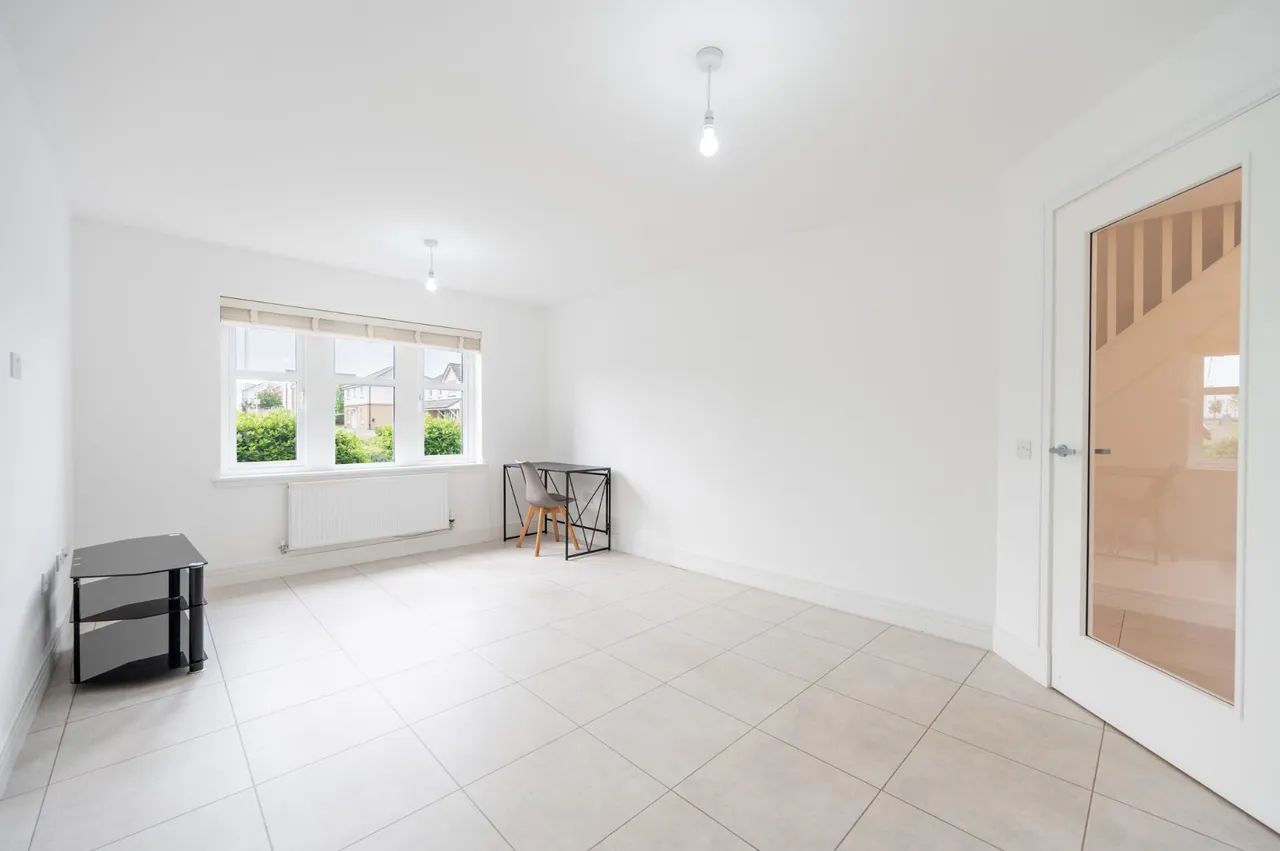 Raeside Grove, Newton Mearns, G77, photo 2