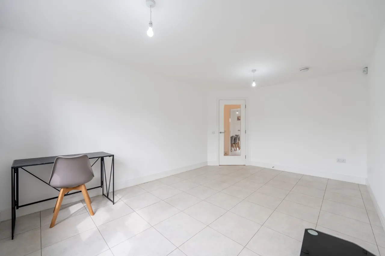 Raeside Grove, Newton Mearns, G77, photo 3