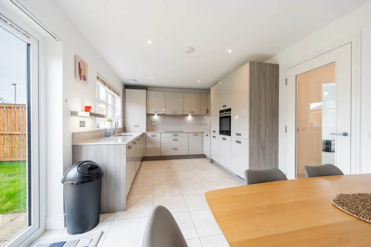 Raeside Grove, Newton Mearns, G77, photo 4