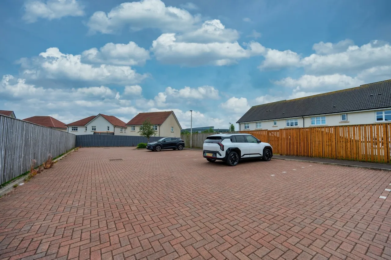 Raeside Grove, Newton Mearns, G77, photo 21