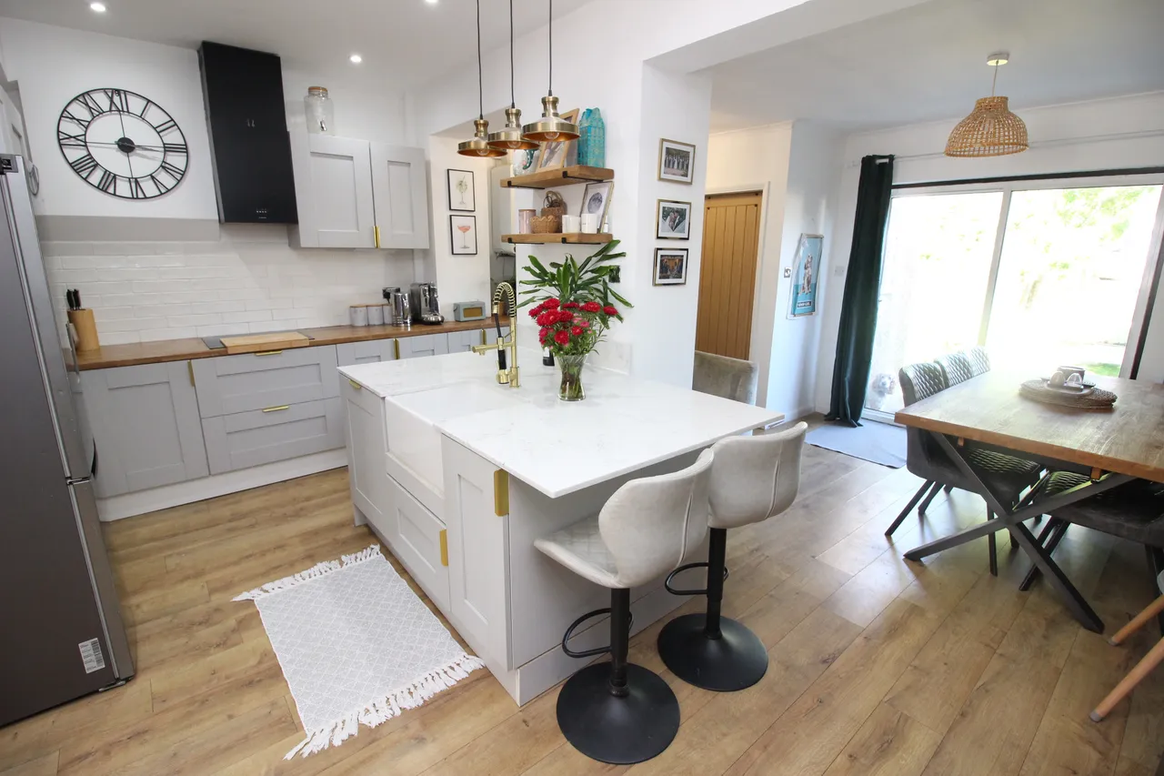 Stoneleigh Avenue, WORCESTER PARK, Surrey, Worcester Park, KT48XX, photo 4
