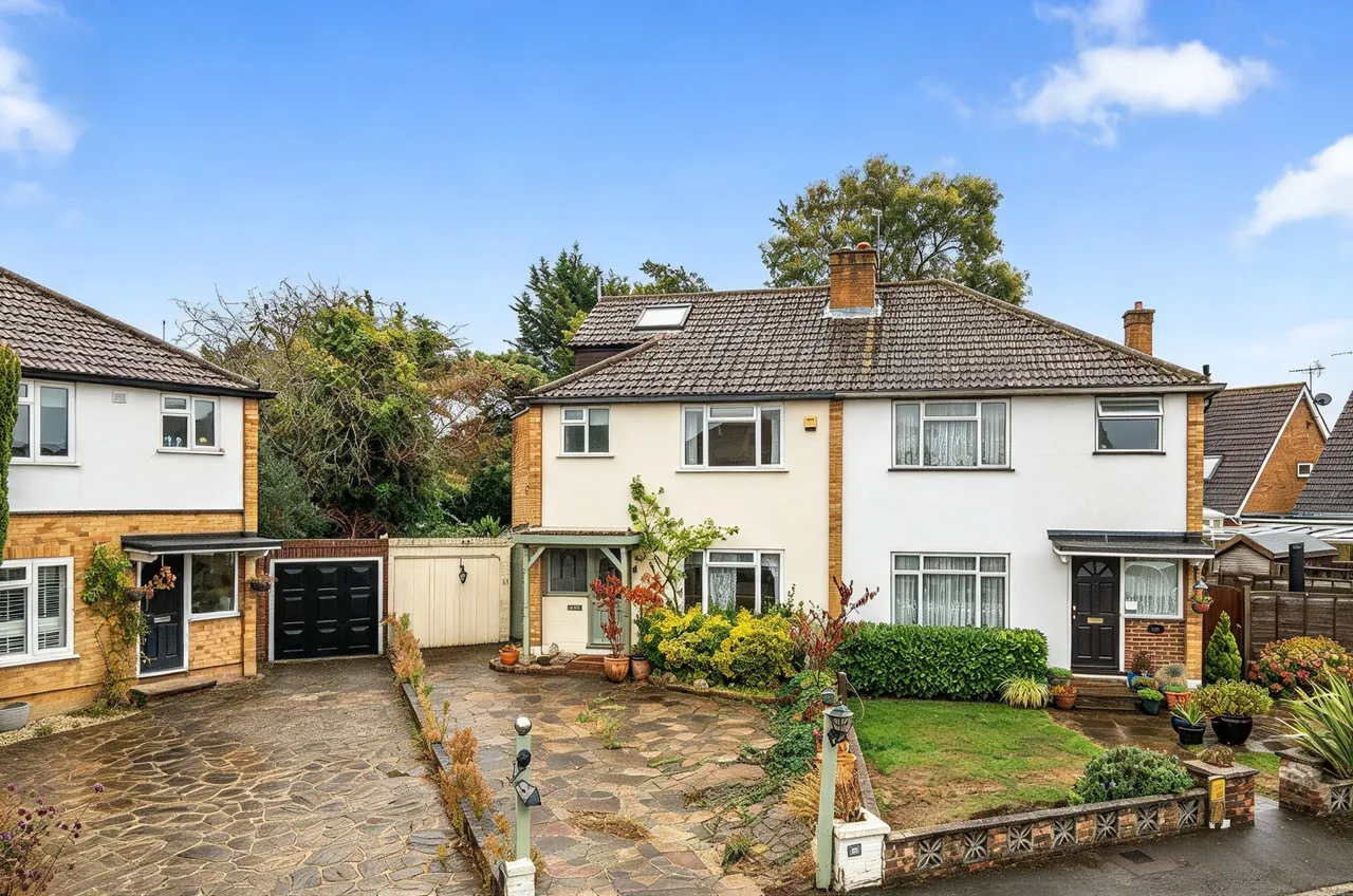 4 bed house for sale, Thames Close, Chertsey, KT16