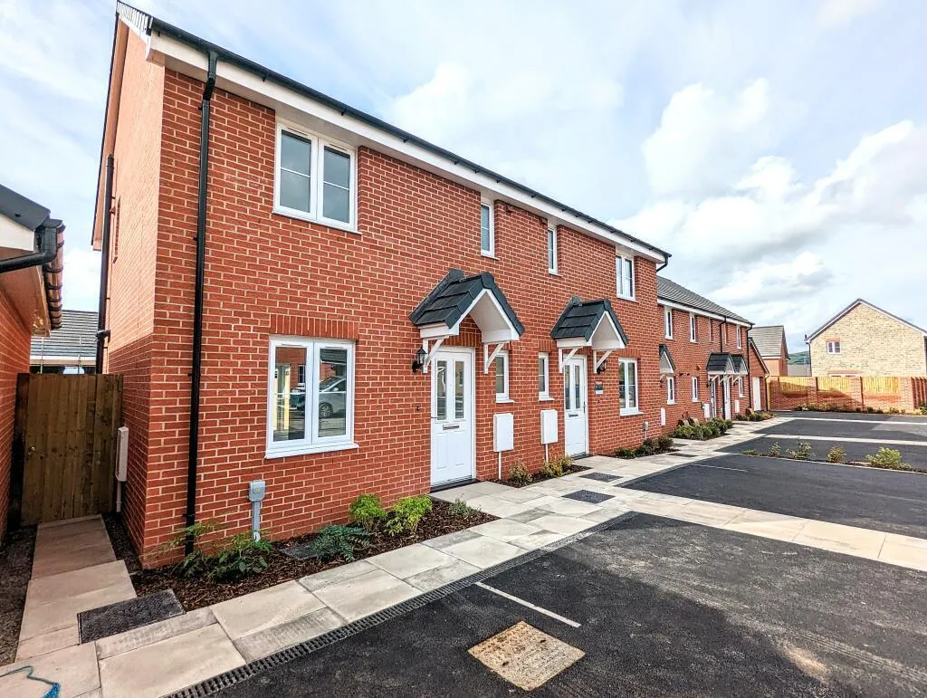 3 bed house to rent, Heol Y Gylfinir, Llanilid, CF72