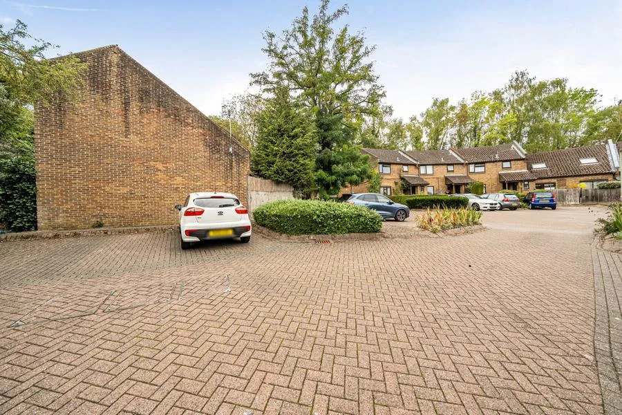 Nottingham Close, Woking, GU21, photo 16