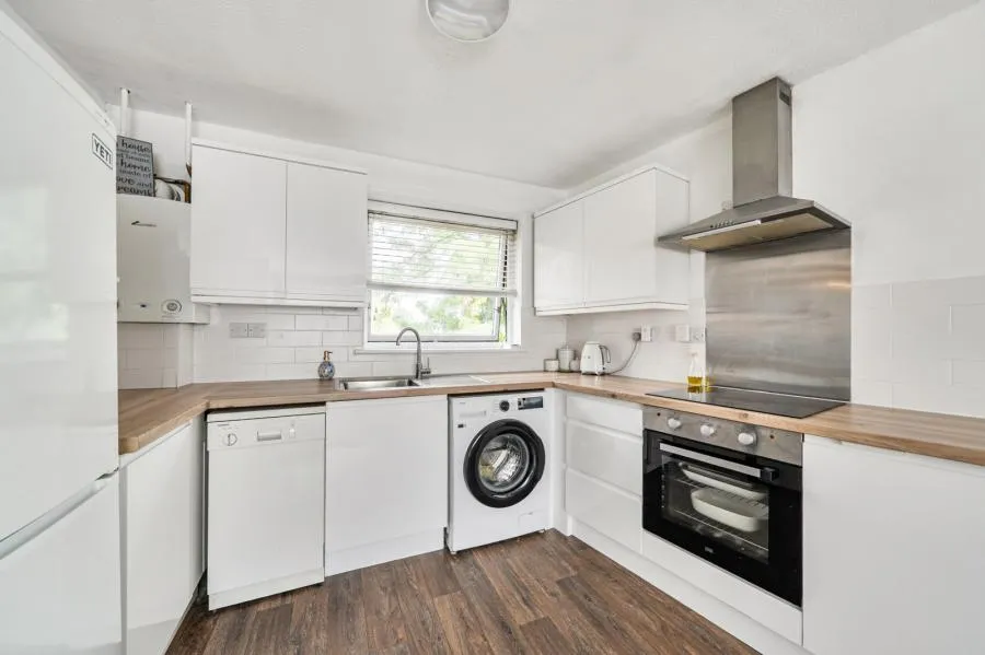 Nottingham Close, Woking, GU21, photo 3